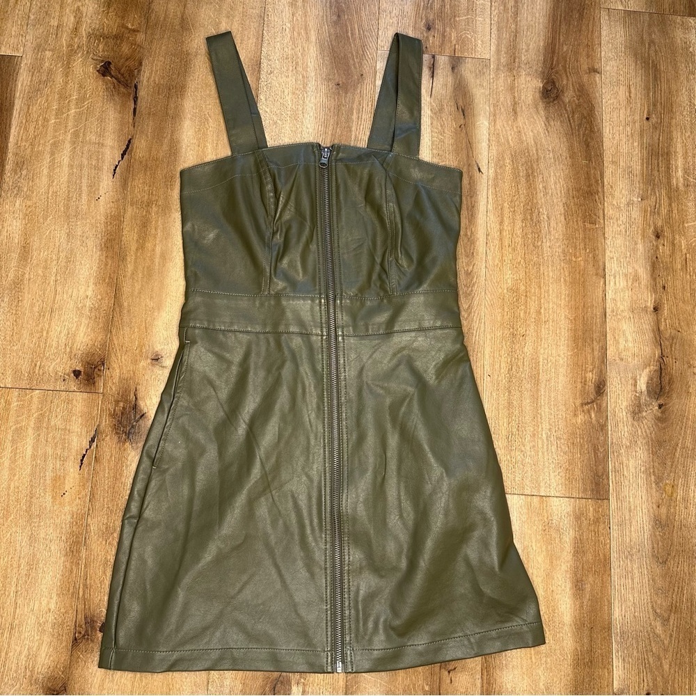 NWT Wild Fable Faux Leather Zip Front Pinafore Olive Dress Size XXSmall - Picture 3 of 12